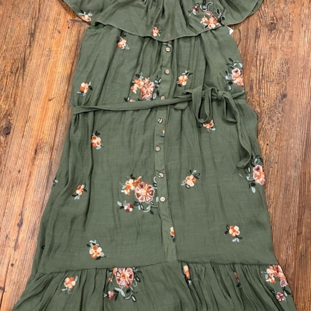 Green Ruffled Off-the-Shoulder Maxi Sundress